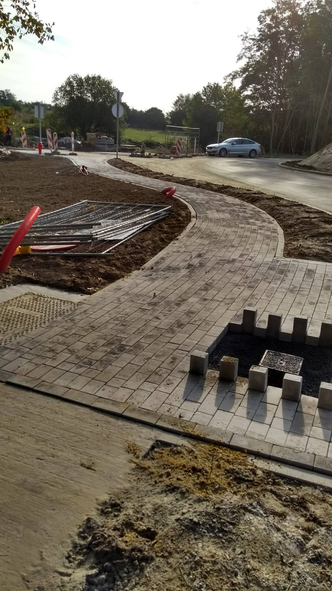 Archive (2017) – Premier Rond-Point à BLA avec piste cyclable